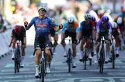 Jasper Philipsen tamatkan siri ‘mengerikan’ dengan kemenangan dominan di peringkat 17 Tour de France