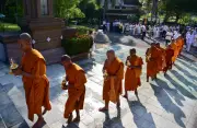 Kanak-kanak pandu lori langgar perarakan sami Buddha di Thailand, lapan maut