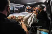 Keluarga mangsa tuntut mayat, jumlah kematian kebakaran bar Bangkok meningkat kepada 30