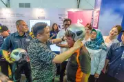 Loke arah JPJ saman penunggang motosikal tanpa helmet berkempen PRN Johor