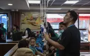 McDonald's dan stesen bas di Venezuela jadi klinik gempa