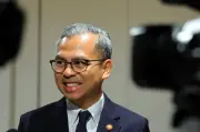 Menteri Komunikasi Fahmi Fadzil terima darjah Dato' Seri sempena hari jadi ke-85 TYT Pulau Pinang