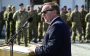 Menteri pertahanan Jerman bimbang kerajaan negeri ekstrem kanan