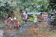 Pemandu Lori Terselamat, Pembantu Maut Lori Terjun 40 Meter ke Jurang Kapit