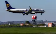 Penumpang Ryanair Hampir Terhisap Keluar Apabila Cermin Pesawat Tertanggal