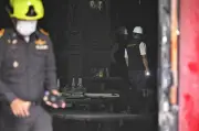 Penyiasat periksa serpihan kebakaran bar di Bangkok, 27 maut, 73 cedera