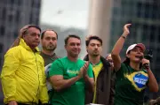 Pertelingkahan Keluarga Bolsonaro Meletus, Gegar Kem Konservatif Brazil