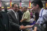 PM Anwar gesa warga Imigresen jaga integriti, tolak rasuah