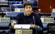 Rekod pegangan saham Azam Baki bukan dokumen awam, kata Azalina