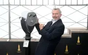 Sam Neill Lawan Pneumonia Sebelum Kematian, Kata Bekas Rakan Sebintang