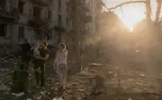 Serangan Udara Rusia Bunuh 10, Cedera Lebih 50 di Kyiv, Ukraine