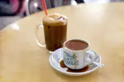 Seteguk Kopi dan Meja Cerita: Renungan di Kedai Kopi Bangsar