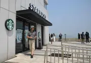 Starbucks di Korea Selatan tawarkan pemandangan Korea Utara sambil menikmati kopi