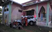 SUV rempuh surau di Pasir Puteh, dua wanita Indonesia maut