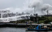 Tanah Runtuh di Filipina Bunuh 15 Orang, Taufan Bavi Dekati Taiwan