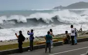 Taufan Bavi Pendarat di Taiwan: Penerbangan Dibatalkan, Kerja dan Kelas Digantung