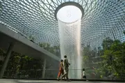 Warga Britain ditahan kerana mencuri di enam kedai Changi Airport