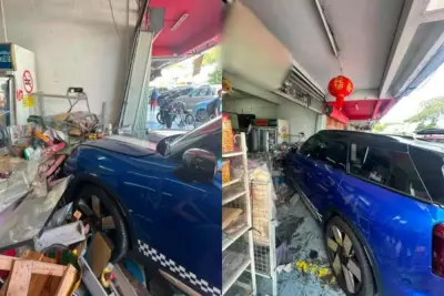 Kereta rempuh kedai kek di Klang, pembantu kedai cedera