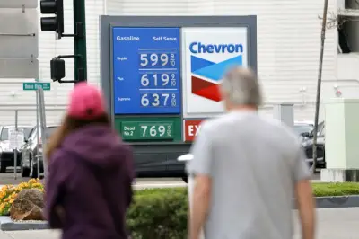 Trump desak syarikat minyak turunkan harga petrol, kritik CEO Chevron