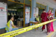 Pengantin Gen Z tunaikan hak mengundi pada hari perkahwinan di Labu