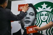 Polis Korea Selatan serbu ibu pejabat Starbucks berhubung kontroversi 'Hari Kereta Kebal'