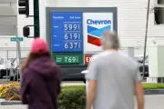 Trump desak syarikat minyak turunkan harga petrol, kritik CEO Chevron