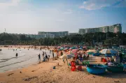 Vietnam jimat elektrik, guna solar ketika gelombang haba dan pelancongan melonjak